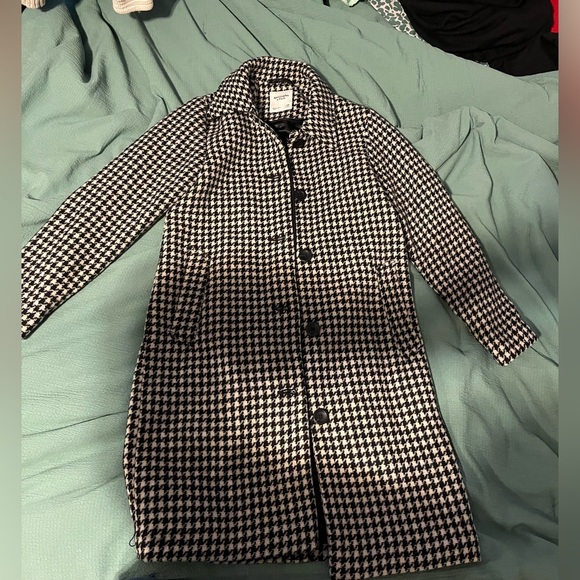 Abercrombie & Fitch Black and White Houndstooth Coat - Picture 3 of 3